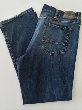 Wrangler Men's Indigo Blue Relaxed Bootcut Jeans